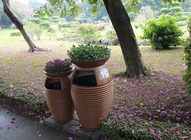 玻璃鋼帶花盆垃圾桶 讓長沙幼兒園寓教于樂